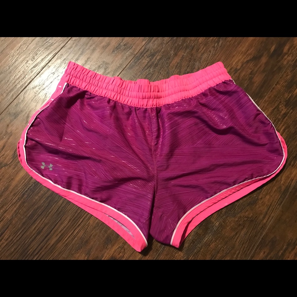 Women’s Under Armour Small Athletic Shorts LN